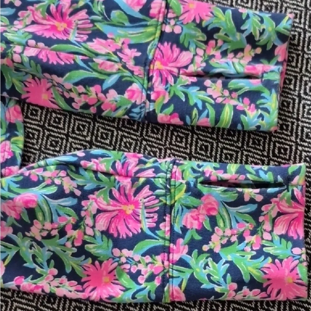 💕EUC Lilly Pulitzer Pink and Green Floral Long Sleeve Blythe Pullover - Picture 3 of 8